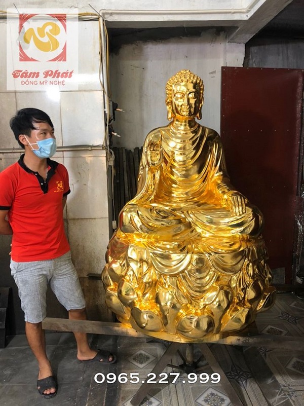 Tượng đồng Đức Phật ngồi tòa sen dát vàng ròng