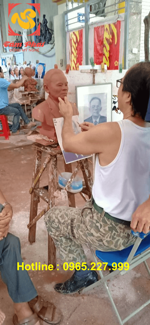 Khách duyệt mẫu tượng truyền thần đẹp chân thực