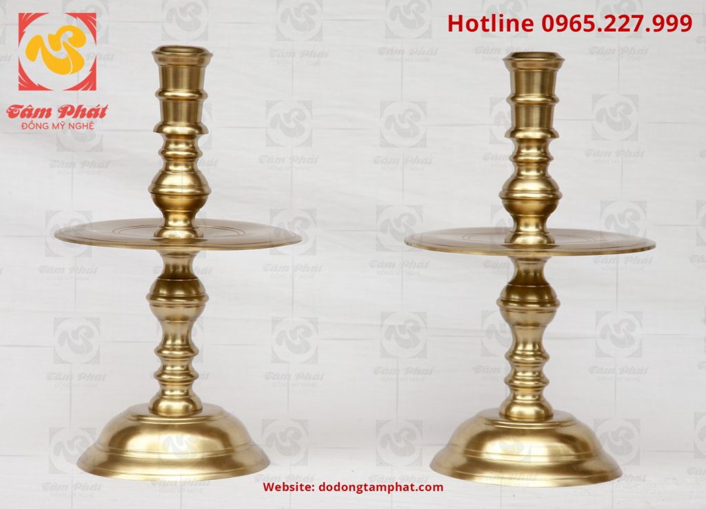 Đôi nến bằng đồng cát tút cao 40cm.