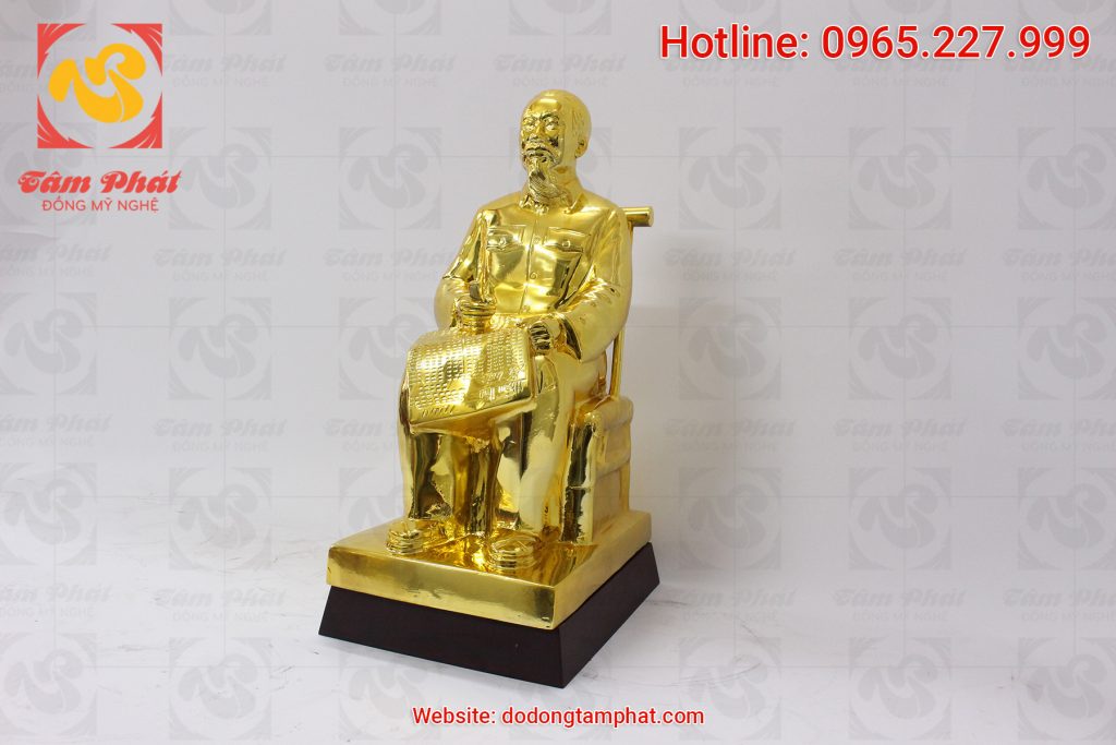 Tượng Bác Hồ ngồi đọc báo nhân dân xã luận cao 42 cm