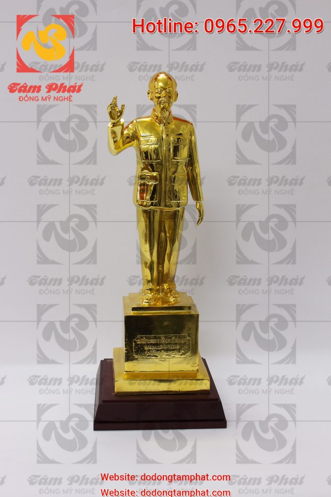 Tượng Bác Hồ vẫy tay chào cao 50 cm mạ vàng 24k