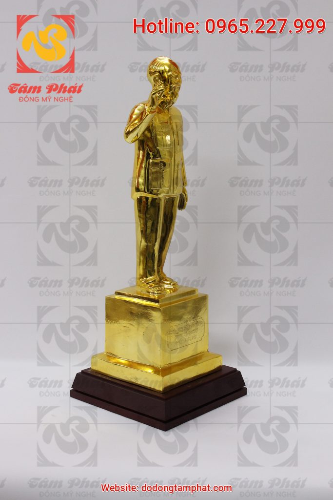 Tượng đồng : Bác Hồ vẫy tay chào chiều cao 60 cm