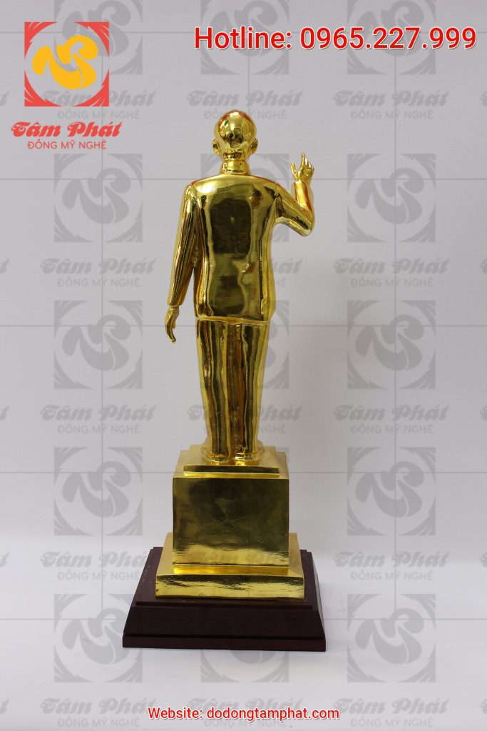 Tượng đồng : Bác Hồ vẫy tay chào chiều cao 60 cm