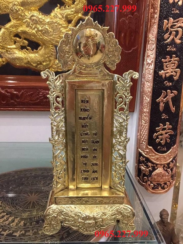 Bài vị thờ bằng đồng đặt trong từ đường, hình thức đa dạng