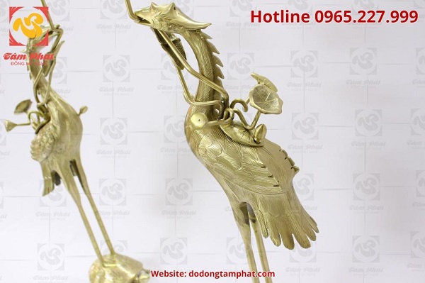 Đôi hạc bằng đồng màu mộc cao 1m8, ngậm hoa sen