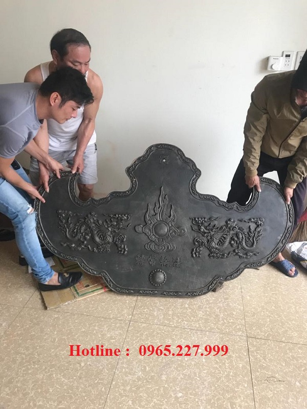 Khánh đồng cỡ lớn, chạm rồng chầu mặt nguyệt