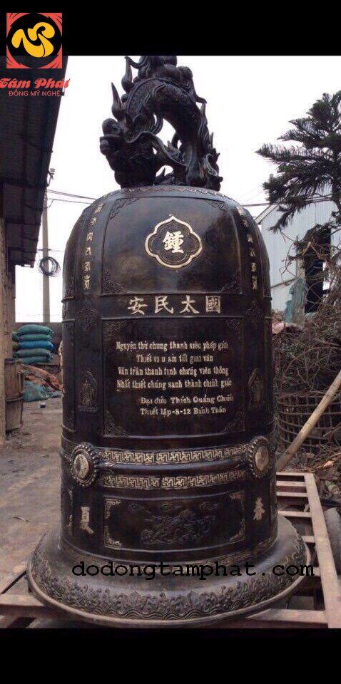 Chuông đồng Đại Hồng chung nặng 300kg, tiếng ngân vang, đúc trực tiếp tại nhà chùa