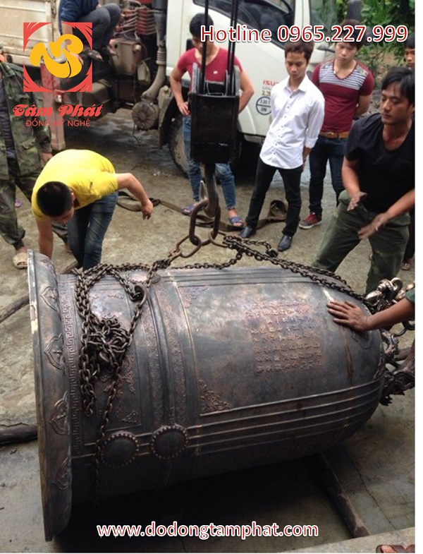 Chuông đồng Đại Hồng nặng 500kg hun đen giả cổ đúc trực tiếp tại đình chùa
