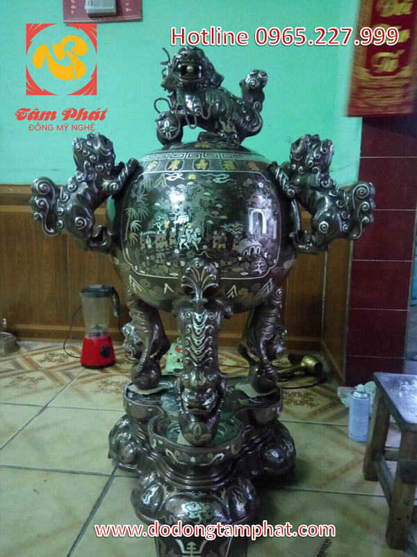 Đỉnh quả bóng khảm ngũ sắc 11 chữ vàng