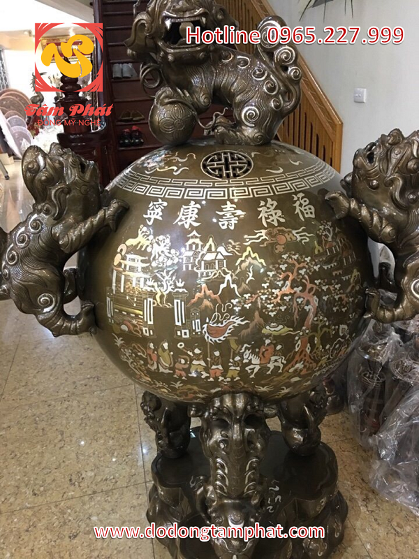 Đỉnh quả bóng khảm ngũ sắc cao 1m2, chạm cảnh Vinh quy bái tổ