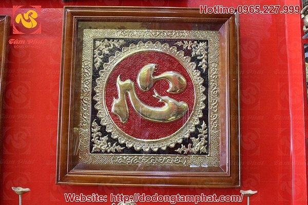 Tranh chữ Tâm thư pháp mạ vàng 24k khung gỗ, kích thước 50x50cm