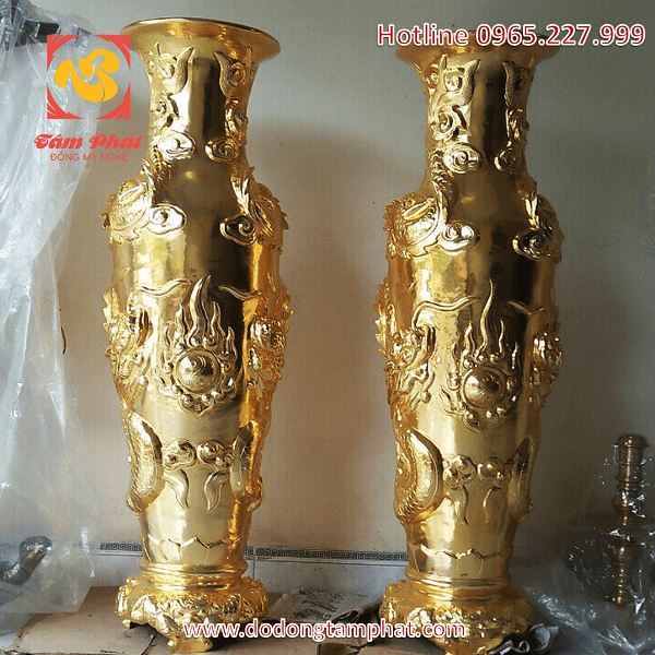 Lọ lục bình bằng đồng thếp vàng cao 1m5 hoa văn rồng nổi