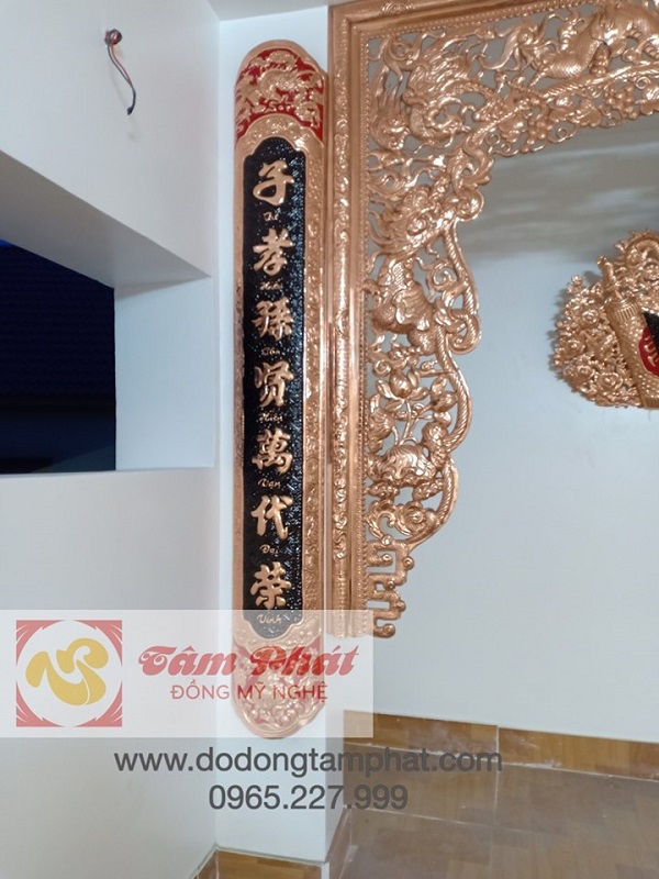 bo-cua-vong-cuon-thu-cau-doi-bang-dong-nguyen-chat-lap-dat-tai-nha-khach-3