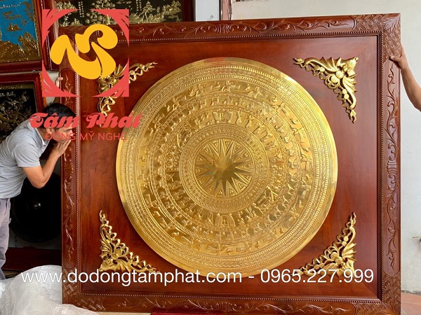 tranh-trong-dong-ket-hop-hinh-doi-2m3x2m-khung-go-ma-vang-2