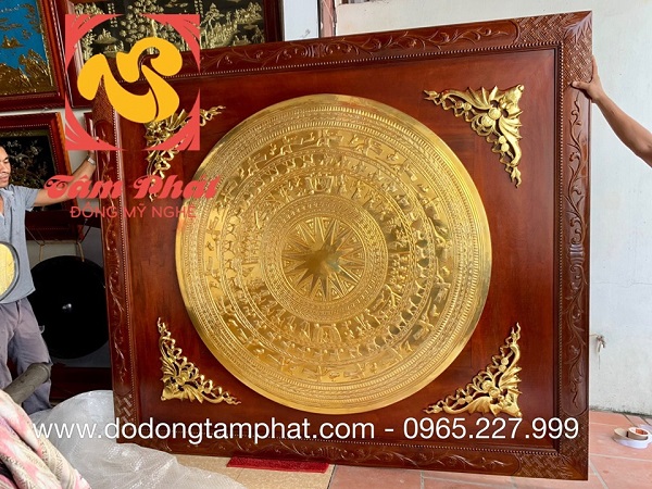 tranh-trong-dong-ket-hop-hinh-doi-2m3x2m-khung-go-ma-vang-4