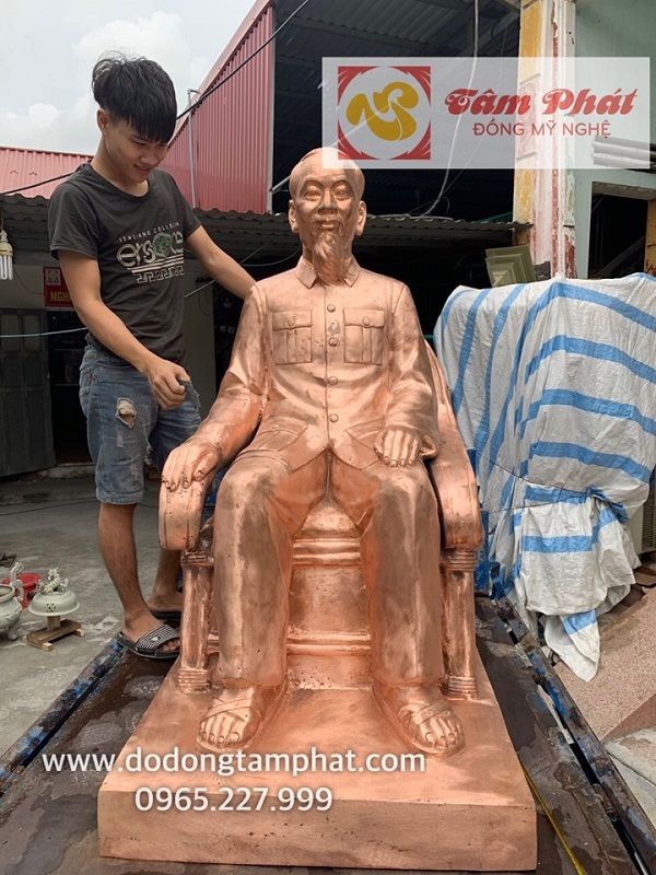 tuong-bac-ho-ngoi-ghe-may-bang-dong-do-mau-moc-cao-1m38-nang-450kg-4