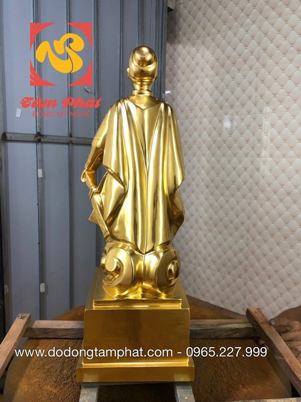 tuong-duc-thanh-tran-hung-dao-dat-vang-9999-2