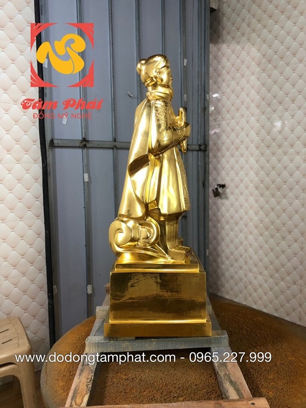 tuong-duc-thanh-tran-hung-dao-dat-vang-9999-3