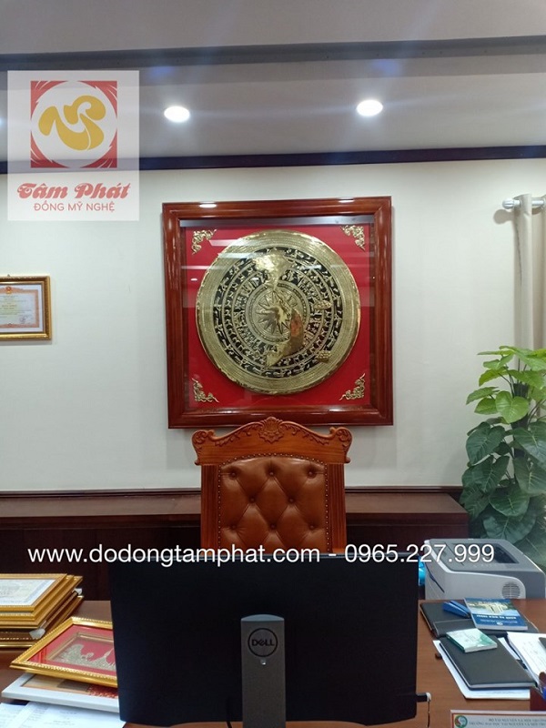 Lắp đặt tranh trống đồng bản đồ đất nước hợp phong thủy