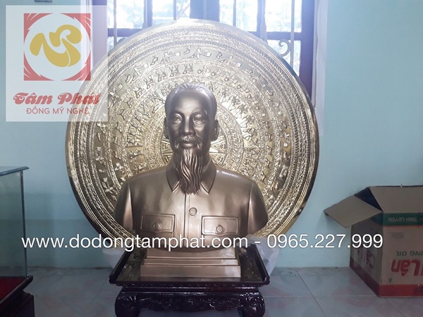 tuong-dong-chan-dung-bac-ho-dep-co-kinh-trang-nghiem-2