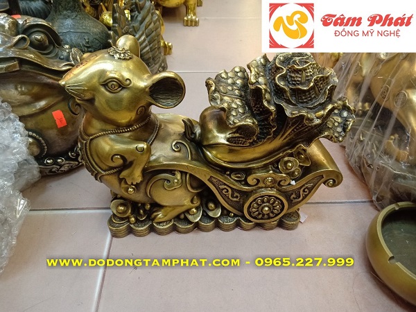 Linh vật phong thủy chuột kéo xe bắp cải may mắn