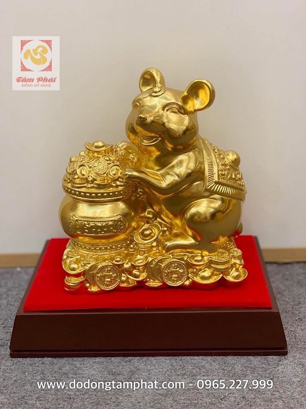 Tượng chuột tài lộc thịnh vượng ôm chậu tụ bảo mạ vàng