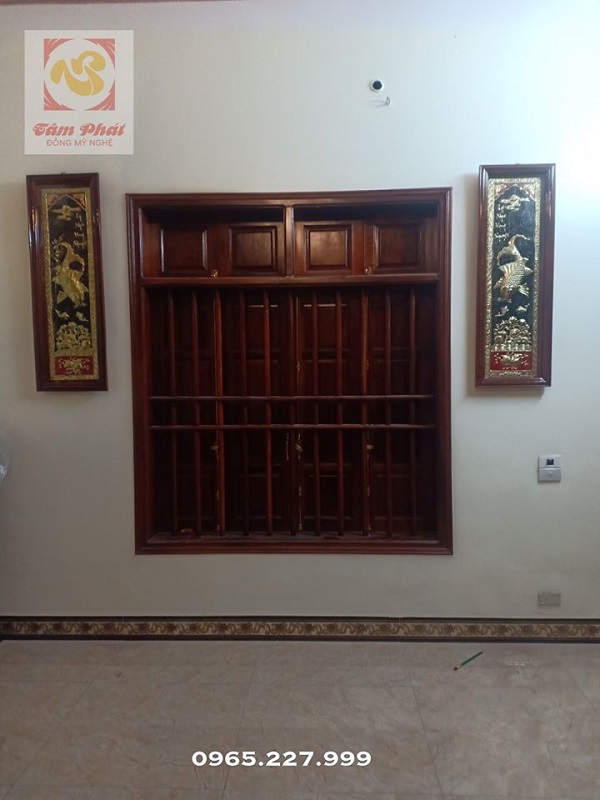 Cặp tranh cá chép Lý Ngư Vọng Nguyệt bằng đồng khung gỗ