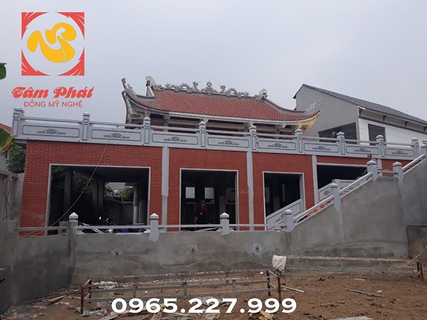 Đôi hạc chầu cỡ lớn chế tác từ đồng vàng lắp đặt cho đình chùa