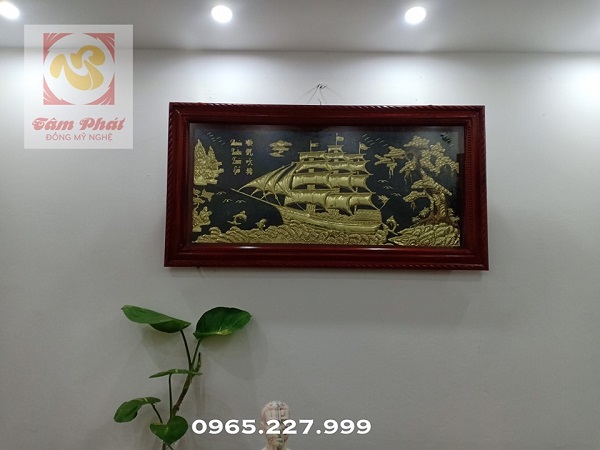 Tranh Thuận Buồm Xuôi Gió đồng vàng lắp đặt tại nhà khách