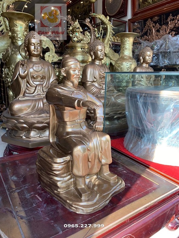 Tượng danh tướng Ngô Quyền bằng đồng nguyên chất