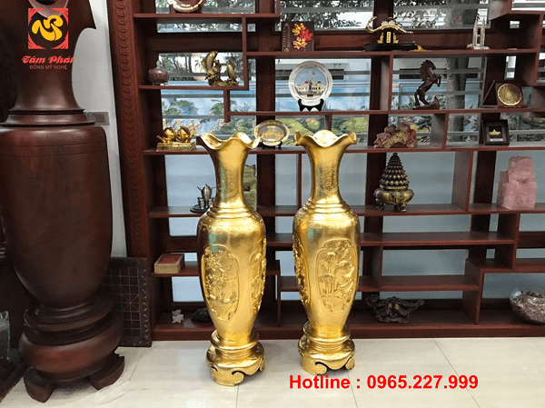 Đôi lục bình bằng đồng đỏ hoa văn tứ quý dát vàng 9999 cao 1m35