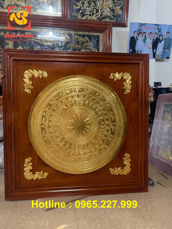 Tranh mặt trống đồng mạ vàng 24k khung gỗ 1m38