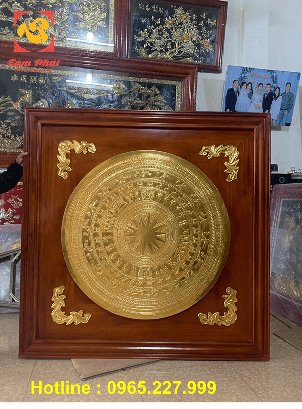Tranh mặt trống đồng mạ vàng 24k khung gỗ 1m38