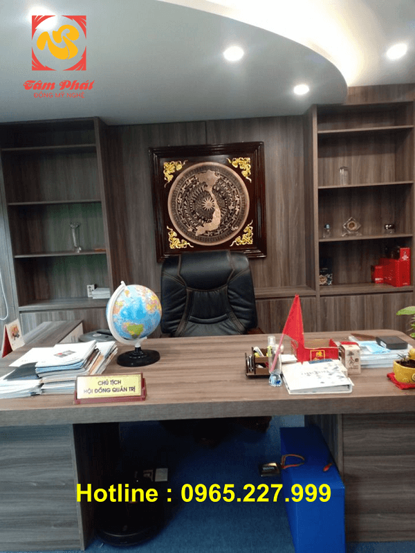 Mặt trống đồng đỏ đúc đường kính 80cm khung gỗ 1m1 lắp đặt tại nhà khách Hưng Yên