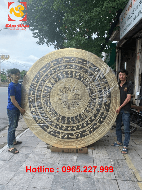 Mặt trống đồng phong thủy bằng đồng vàng đường kính 2m2 Mặt trống đồng phong thủy bằng đồng vàng đường kính 2m2