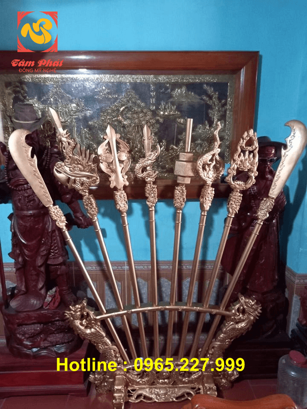 Bộ bát bửu bằng đồng cao 2m2 đẹp cổ kính trang nghiêm