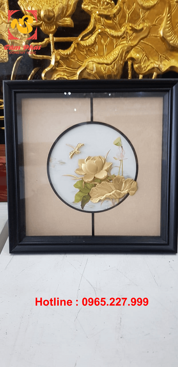 Tranh hoa sen phong thủy mạ vàng 24k tinh xảo giàu ý nghĩa