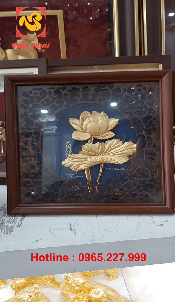 Tranh hoa sen phong thủy mạ vàng 24k tinh xảo giàu ý nghĩa