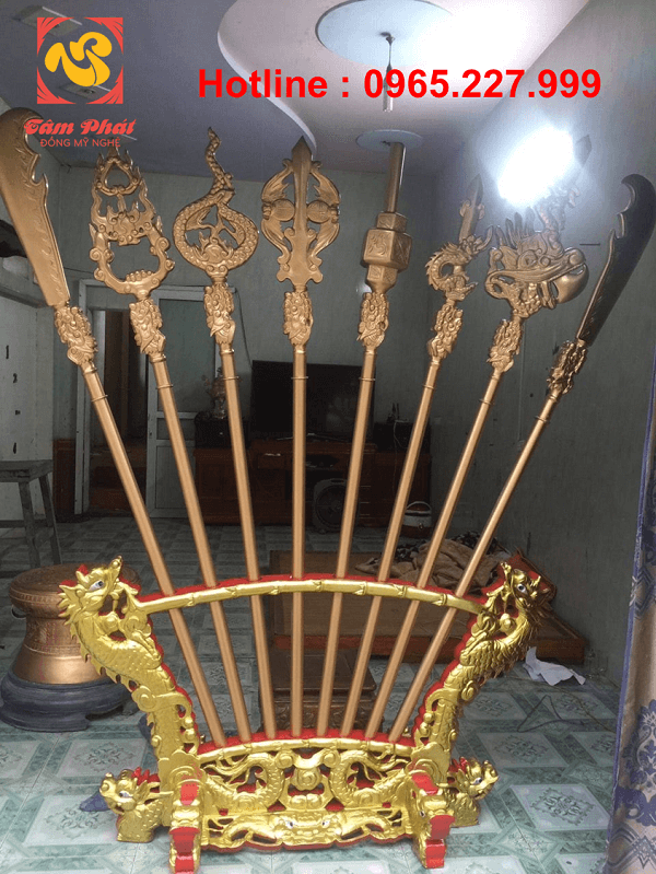 Bộ binh khí bát bửu bằng đồng cao 2m2 đẹp cổ kính trang nghiêm Bộ binh khí bát bửu bằng đồng cao 2m2 đẹp cổ kính trang nghiêm