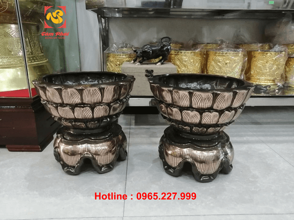 Bát hương đồng đỏ kiểu dáng độc đáo đường kính 33cm cao 30cm Bát hương đồng đỏ kiểu dáng độc đáo đường kính 33cm cao 30cm