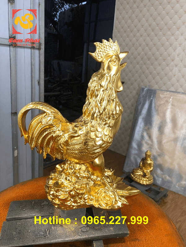 Linh vật gà trống phong thủy bằng đồng dát vàng 9999 cao 42cm Linh vật gà trống phong thủy bằng đồng dát vàng 9999 cao 42cm