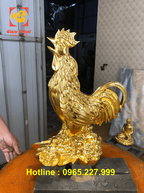 Linh vật gà trống phong thủy bằng đồng dát vàng 9999 cao 42cm Linh vật gà trống phong thủy bằng đồng dát vàng 9999 cao 42cm