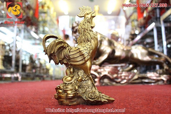 Tượng gà tài lộc đứng trên tiền bằng đồng cao 28cm