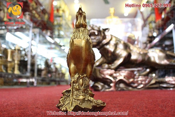 Tượng gà tài lộc đứng trên tiền bằng đồng cao 28cm