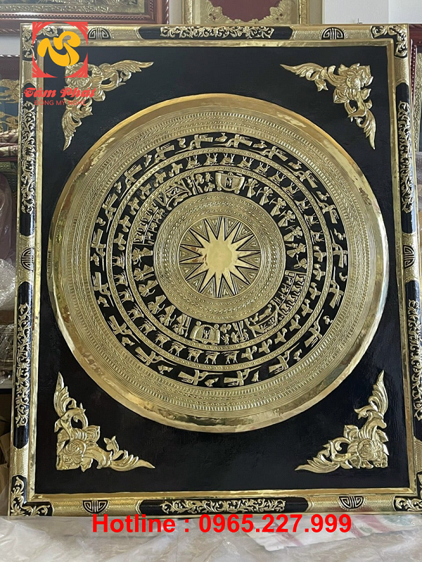 Mặt trống đồng treo tường khung liền đồng kích thước 1m47x1m8
