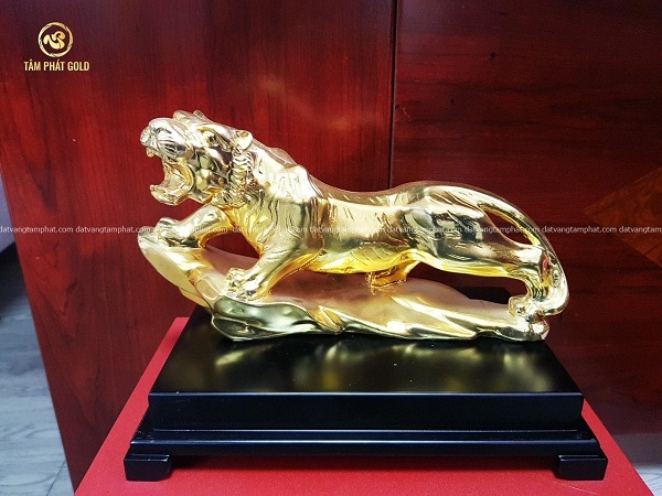 Một số mẫu tượng Hổ phong thủy độc đáo bằng đồng mạ vàng 24k