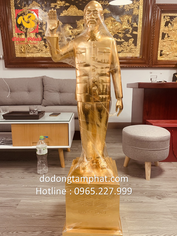 Tượng Bác Hồ bằng đồng vẫy tay chào đủ kích thước lớn nhỏ