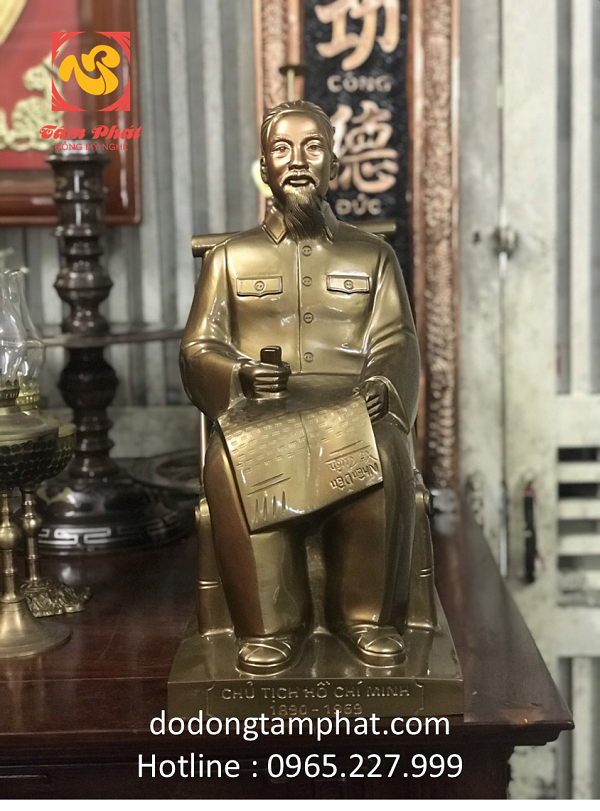 Tượng Bác Hồ ngồi đọc báo cỡ nhỏ để bàn bằng đồng cao cấp