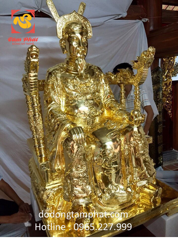 Tượng Trần Quốc Tuấn bằng đồng ngồi ngai đẹp thiêng liêng