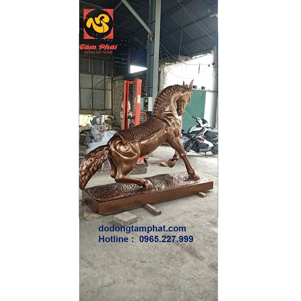 Đúc tượng ngựa bằng đồng đỏ kích thước lớn theo yêu cầu